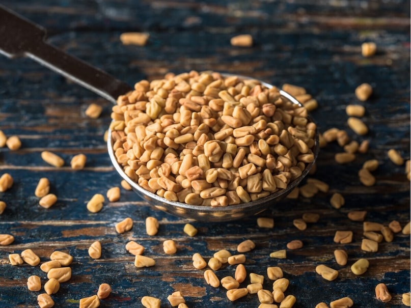 who should not drink fenugreek water, fenugreek water side effects on health, fenugreek for thyroid and diabetes caution, is fenugreek safe during pregnancy, ayurvedic uses and risks of fenugreek water, how to drink fenugreek water safely, मेथी का पानी पीने के नुकसान, किन लोगों को नहीं पीना चाहिए मेथी का पानी, थायरॉइड और प्रेग्नेंसी में मेथी का असर, मेथी वाटर के साइड इफेक्ट्स और सावधानियां