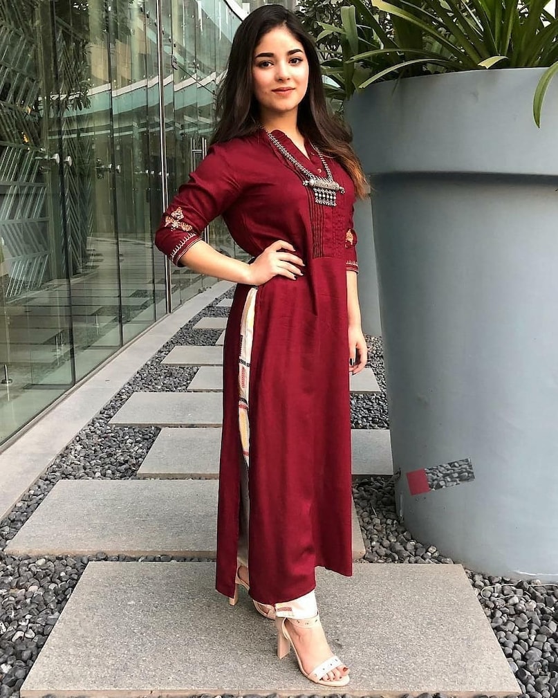 After leaving Bollywood, Zaira also wore a niqab and has not shown her face for the last six years. Some time ago the actress got married at the age of 25. She announced her marriage on social media, but showed neither her nor her husband's face in her photo. 