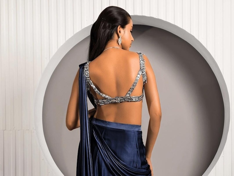 Backless sequin blouse: A backless blouse decorated with glitter and sequin work will give you a royal and bold look. This style looks very attractive with saree for night function, reception or party wear.
