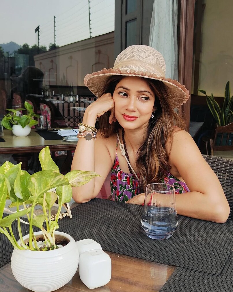 Her morning drink is a wellness remedy, lukewarm water mixed with lemon, cinnamon, Triphala, dry ginger, apple cider vinegar and a spoon of ghee. It helps with detox, digestion and glowing skin. Her morning drink is a wellness remedy, lukewarm water mixed with lemon, cinnamon, Triphala, dry ginger, apple cider vinegar and a spoon of ghee. It helps with detox, digestion and glowing skin.