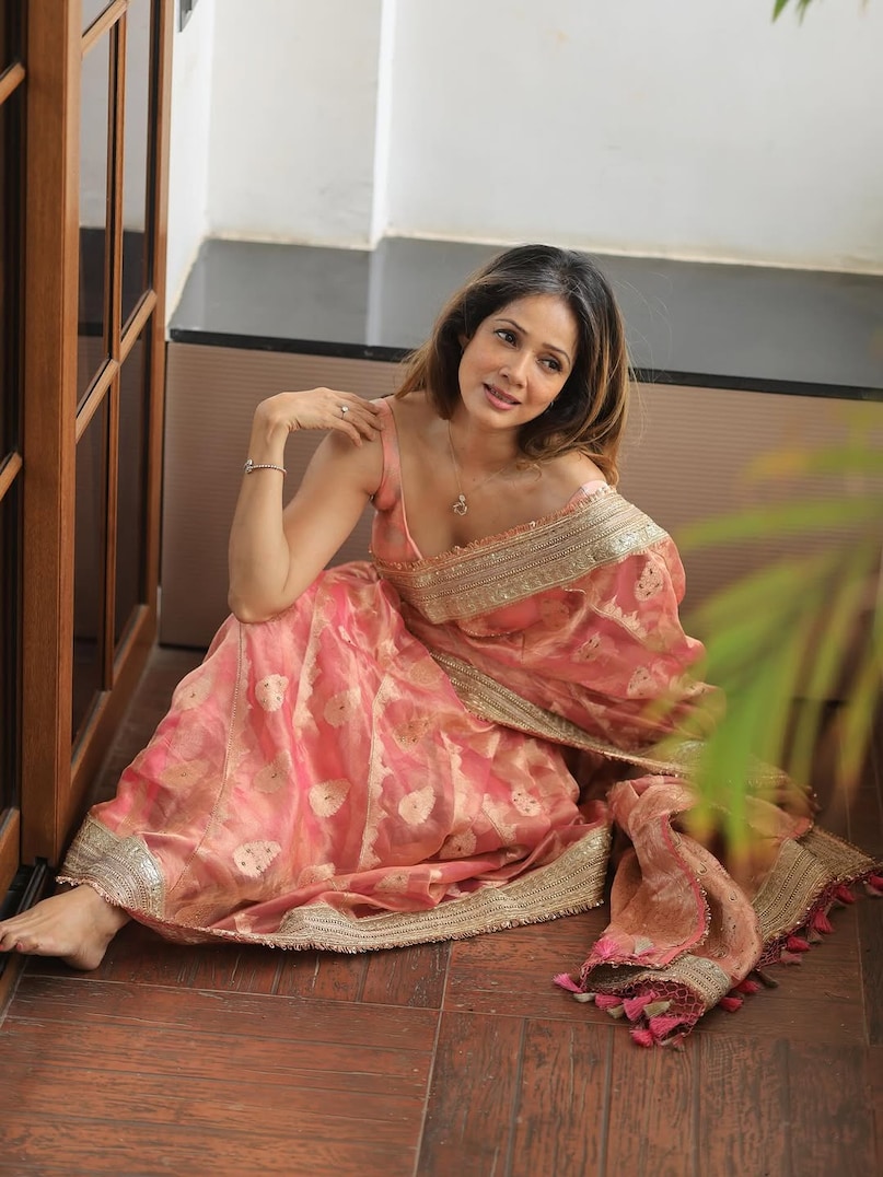 Breakfast is usually light but filling, a gram flour and tofu cheela with almonds and walnuts. She follows this with a wholesome lunch of sambar, sweet potato and cauliflower sabzi, tofu sauté and ghee, along with beetroot, avocado salad. Breakfast is usually light but filling, a gram flour and tofu cheela with almonds and walnuts. She follows this with a wholesome lunch of sambar, sweet potato and cauliflower sabzi, tofu sauté and ghee, along with beetroot, avocado salad.