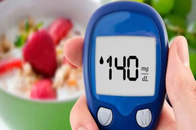 ডায়াবেটিসের জন্য কার্যকর: গিলয় প্রধানত রক্তে শর্করার পরিমাণ কমাতে সাহায্য করে। শরীরে শর্করার মাত্রা নিয়ন্ত্রণ করতে এবং ইনসুলিন হরমোন তৈরি করতেও এটি বিশেষ সহায়তা করে। এই ইনসুলিন টাইপ-২ ডায়াবেটিস রোগীদের জন্য খুবই উপকারী। এর জন্য এক গ্লাস জলে এক চামচ গিলয়ের রস এবং আমলকি মিশিয়ে প্রতিদিন সকালে সেবন করলে উপকার মিলবে।