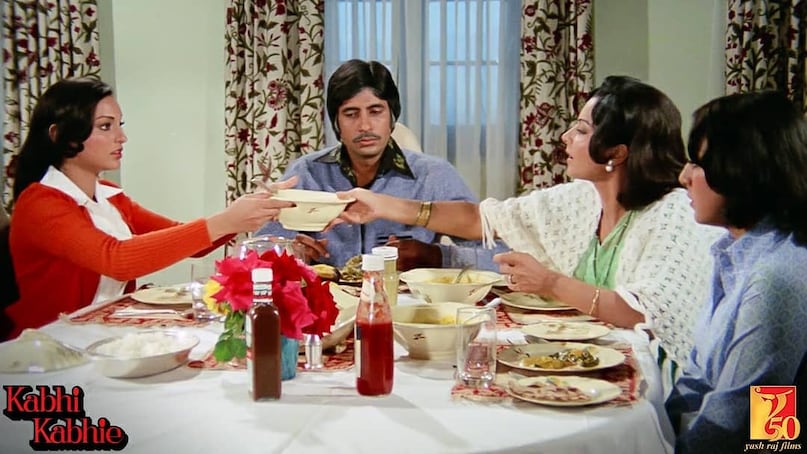 The film starred a talented cast including Amitabh Bachchan, Shashi Kapoor, Rakhee, Waheeda Rehman, Rishi Kapoor and Neetu Singh. The film starred a talented cast including Amitabh Bachchan, Shashi Kapoor, Rakhee, Waheeda Rehman, Rishi Kapoor and Neetu Singh.