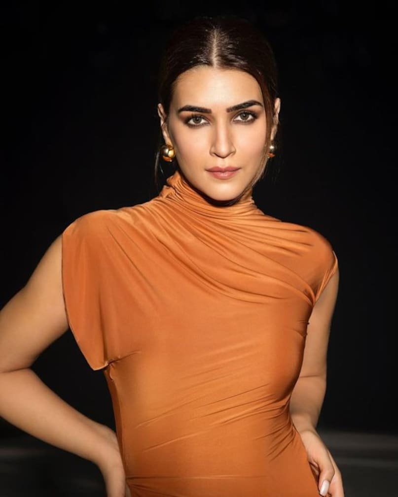 In an interview with HT Digital, Kriti recalled crying during her struggling days. She said, “There were days when I was annoyed and irritated. On some days, I used to cry, because there was nothing to keep me busy. There were also times when I met a few people who told me that something was not right about me — someone told me, ‘You’re too good-looking.” In an interview with HT Digital, Kriti recalled crying during her struggling days. She said, “There were days when I was annoyed and irritated. On some days, I used to cry, because there was nothing to keep me busy. There were also times when I met a few people who told me that something was not right about me — someone told me, ‘You’re too good-looking.”