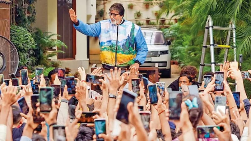 Every actor dreams of sharing the screen with Amitabh Bachchan in Indian cinema. He is successful; his films are always super hits, and his charismatic presence both on-screen and off-screen makes it difficult for actors to say no to him. Fan, do you agree? Every actor dreams of sharing the screen with Amitabh Bachchan in Indian cinema. He is successful; his films are always super hits, and his charismatic presence both on-screen and off-screen makes it difficult for actors to say no to him. Fan, do you agree?