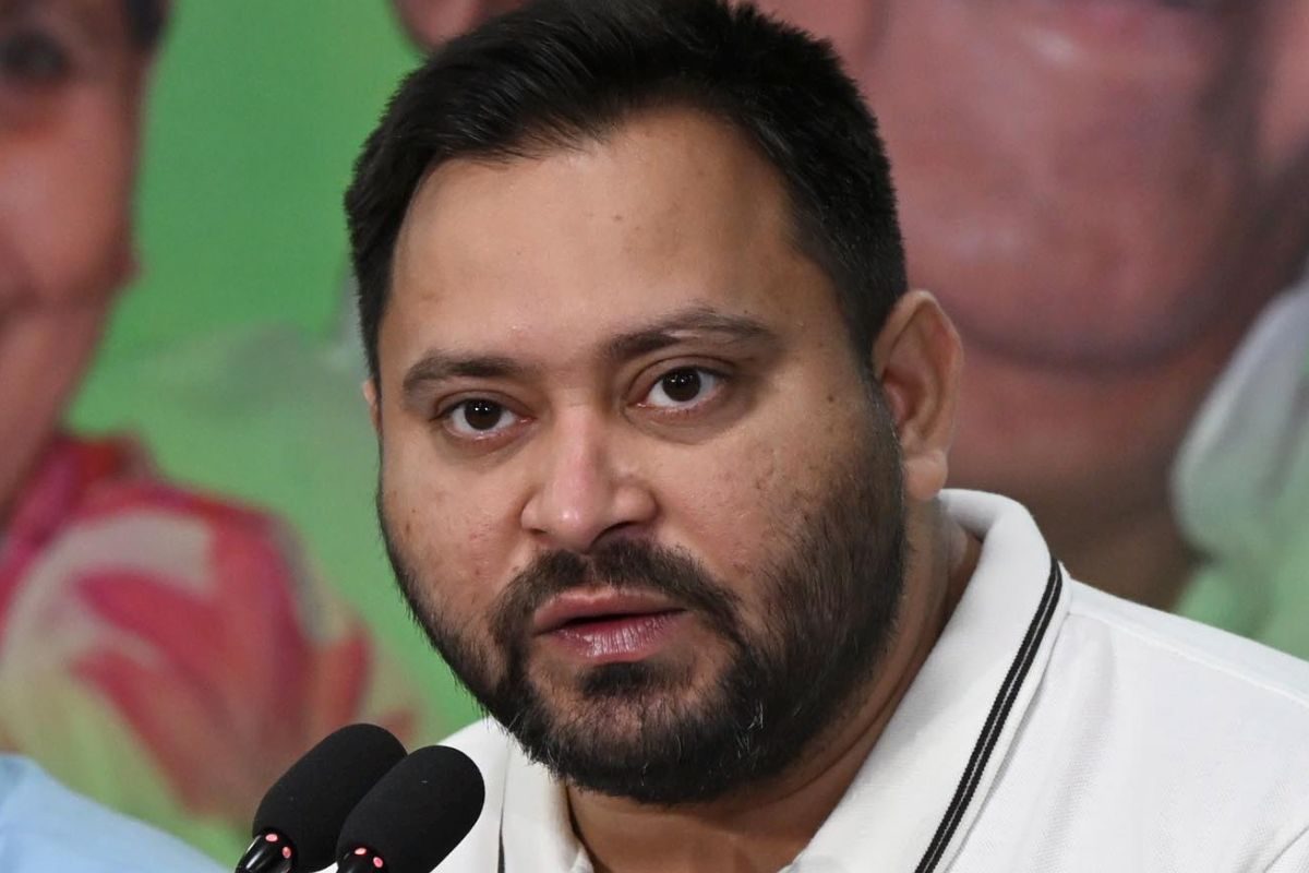 बिहार चुनाव में बड़ी तेजी से बढ़ रहे थे तेजस्वी यादव पर कौन बन गया बैगेज