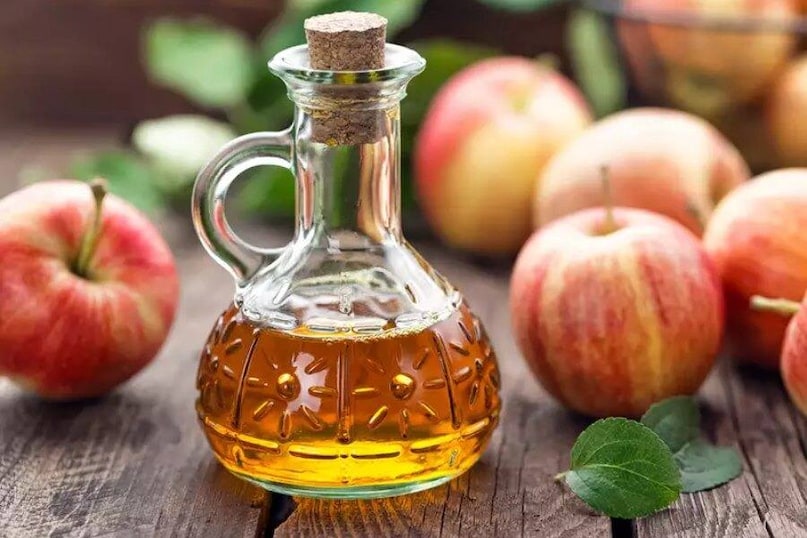 মুখে পেঁয়াজ বা রসুনের দুর্গন্ধ? এক গ্লাস জলে অ্যাপেল সিডার ভিনিগার মিশিয়ে কুলকুচি করুন। দুর্গন্ধ পালাবে।