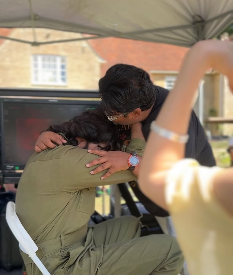 रितेश ने उन्हें 'मस्ती 4' का निर्देशन करने के लिए प्रेरित किया और पूरी तरह से उनका समर्थन करने का वादा किया. मिलाप जावेरी ने फिल्म की शूटिंग खत्म होने पर अभिनेता का आभार व्यक्त किया और कहा कि वह हमेशा उनके मदद के लिए आभारी रहेंगे. 