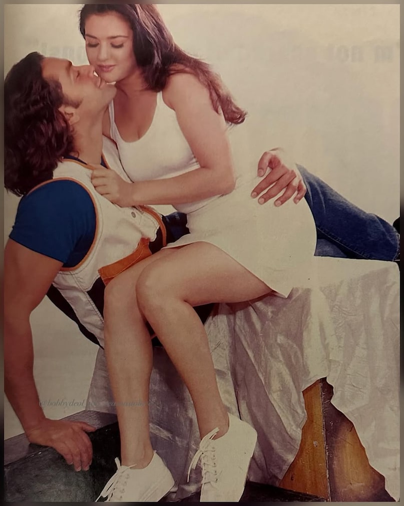 अब्बास-मस्तान की जोड़ी द्वारा निर्देशित इस फिल्म ने एक्शन, मिस्ट्री, रोमांस और चार्ट-टॉपिंग म्यूजिक दिया. ‘सोल्जर’ ने स्टारकिड बॉबी देओल को उनके पिता धर्मेंद्र और भाई सनी देओल की तरह स्टार बना दिया था.