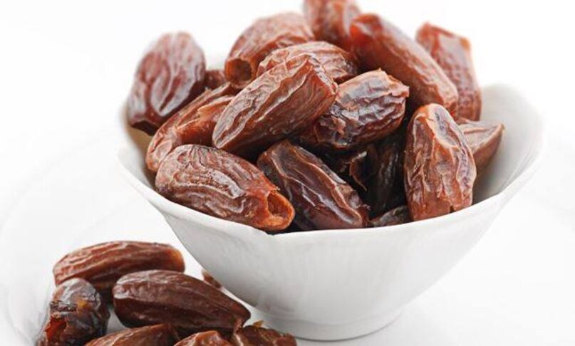 খেজুরে প্রচুর পরিমাণে আয়রন পাওয়া যায়। যা শরীরের রক্তশূন্যতা দূর করে। তাছাড়া এতে উপস্থিত ভিটামিন হাড় মজবুত রাখে। নিয়মিত সেবনে চুল পড়ার সমস্যাও দূর হয়।
