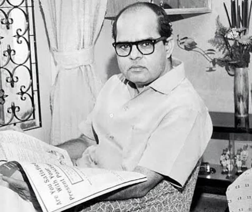 Hrithik Roshan’s grandfather, Roshan Lal Nagrath, was the musical genius who laid the foundation of the Roshan legacy. Born on July 14, 1917, in Gujranwala, Punjab Province (now Pakistan), his passion for melody was evident from a young age.