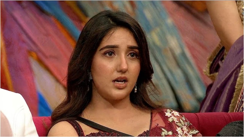 अशनूर कौर: बचपन से ही भारतीय टेलीविजन का जाना-पहचाना चेहरा अशनूर कौर ने अपनी पढ़ाई को प्राथमिकता देने के लिए एक्टिंग से ब्रेक ले लिया था. उन्होंने रयान इंटरनेशनल स्कूल से पढ़ाई की है. उन्होंने जय हिंद कॉलेज से बैचलर ऑफ मास मीडिया (BMM) की डिग्री प्राप्त की. 3 मई 2004 को जन्मी अशनूर ने यह साबित किया है कि शिक्षा और मनोरंजन एक साथ चल सकते हैं.