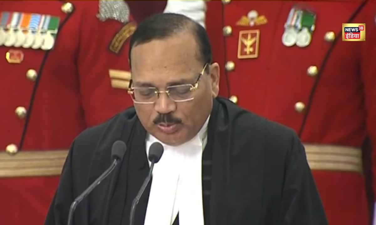 53वें CJI बने जस्टिस सूर्यकांत राष्ट्रपति  ने  दिलाई शपथ समारोह में शामिल थे 7 देशों के जज