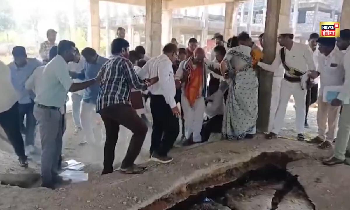 कांग्रेस विधायक की बाल-बाल बची जान हाउसिंग प्रोजेक्ट में गिरा छत देखिए दिल दहला देने वाला वीडियो