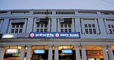 साल 2026 में एचडीएफसी बैंक का शेयर दबाव में ही रहा है. 