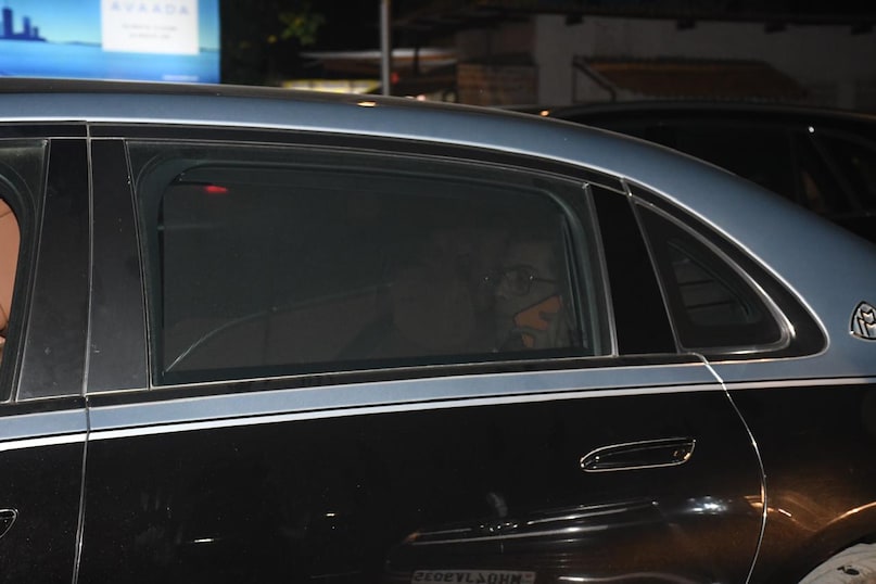 Dharmendra Prayer Meet, Bollywood celebrity deaths, Dharmendra, Dharmendra Prayer Meet in Hema Malini house, Shah Rukh Khan, Salman Khan, Aishwarya Rai Bachchan, Abhishek Bachchan, Jackie Shroff, Shabana Azmi, धर्मेंद्र प्रेयर मीट, धर्मेंद्र प्रेयर मीट में सेलेब्स Dharmendra Prayer Meet, Bollywood celebrity deaths, Dharmendra, Dharmendra Prayer Meet in Hema Malini house, Shah Rukh Khan, Salman Khan, Aishwarya Rai Bachchan, Abhishek Bachchan, Jackie Shroff, Shabana Azmi, धर्मेंद्र प्रेयर मीट, धर्मेंद्र प्रेयर मीट में सेलेब्स