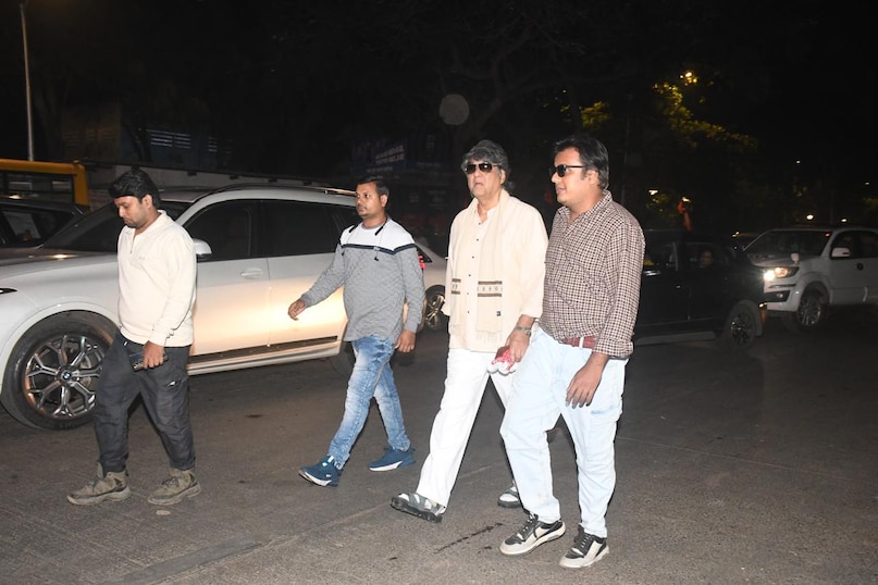 Dharmendra Prayer Meet, Bollywood celebrity deaths, Dharmendra, Dharmendra Prayer Meet in Hema Malini house, Shah Rukh Khan, Salman Khan, Aishwarya Rai Bachchan, Abhishek Bachchan, Jackie Shroff, Shabana Azmi, धर्मेंद्र प्रेयर मीट, धर्मेंद्र प्रेयर मीट में सेलेब्स Dharmendra Prayer Meet, Bollywood celebrity deaths, Dharmendra, Dharmendra Prayer Meet in Hema Malini house, Shah Rukh Khan, Salman Khan, Aishwarya Rai Bachchan, Abhishek Bachchan, Jackie Shroff, Shabana Azmi, धर्मेंद्र प्रेयर मीट, धर्मेंद्र प्रेयर मीट में सेलेब्स