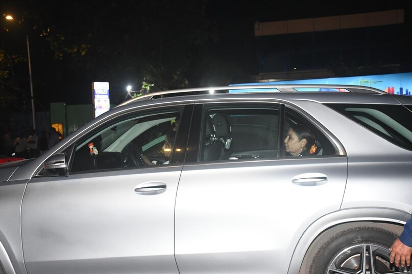 Dharmendra Prayer Meet, Bollywood celebrity deaths, Dharmendra, Dharmendra Prayer Meet in Hema Malini house, Shah Rukh Khan, Salman Khan, Aishwarya Rai Bachchan, Abhishek Bachchan, Jackie Shroff, Shabana Azmi, धर्मेंद्र प्रेयर मीट, धर्मेंद्र प्रेयर मीट में सेलेब्स Dharmendra Prayer Meet, Bollywood celebrity deaths, Dharmendra, Dharmendra Prayer Meet in Hema Malini house, Shah Rukh Khan, Salman Khan, Aishwarya Rai Bachchan, Abhishek Bachchan, Jackie Shroff, Shabana Azmi, धर्मेंद्र प्रेयर मीट, धर्मेंद्र प्रेयर मीट में सेलेब्स