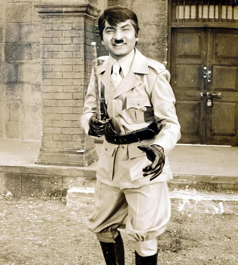 sholay movie, dharmendra, dharmendra death, sanjeev kumar, asrani, viju khote, शोले मूवी, धर्मेंद्र, धर्मेंद्र निधन, संजीव कुमार, अमजद खान, शोले मूवी स्टारकास्ट