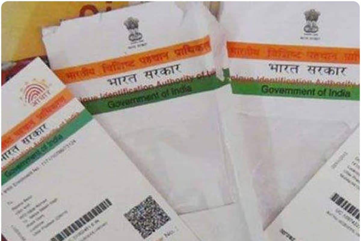 फुटपाथ पर किसने फेंके आधार कार्ड MP-UP के लोगों की पहचान कैसे पहुंची बंगाल की