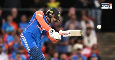 अभिषेक शर्मा ने मारे 8 छक्के, आंद्रे रसेल जैसे खूंखार बैटर का वर्ल्ड रिकॉर्ड ध्वस्त