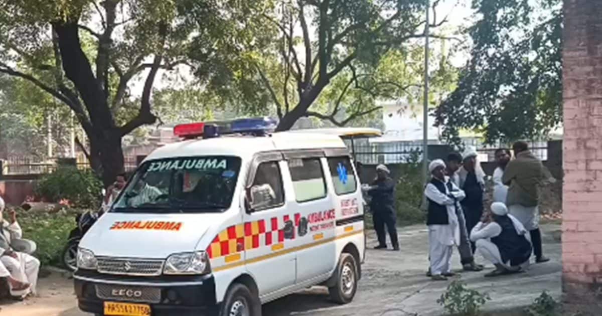 कश्मीर के बडगाम में कार-ट्रक की टक्कर में 4 लोगों की मौत, 5 लोग घायल