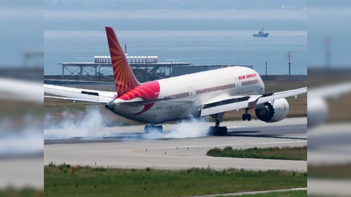दिल्ली-अहमदाबाद एयर इंडिया फ्लाइट में बजा फायर अलार्म, वापस रनवे पर लौटा विमान