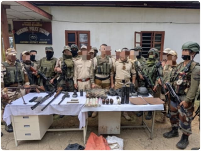 हथियारों का जखीरा बरामद, आतंकी साजिश नाकाम हथियारों का जखीरा बरामद, आतंकी साजिश नाकाम