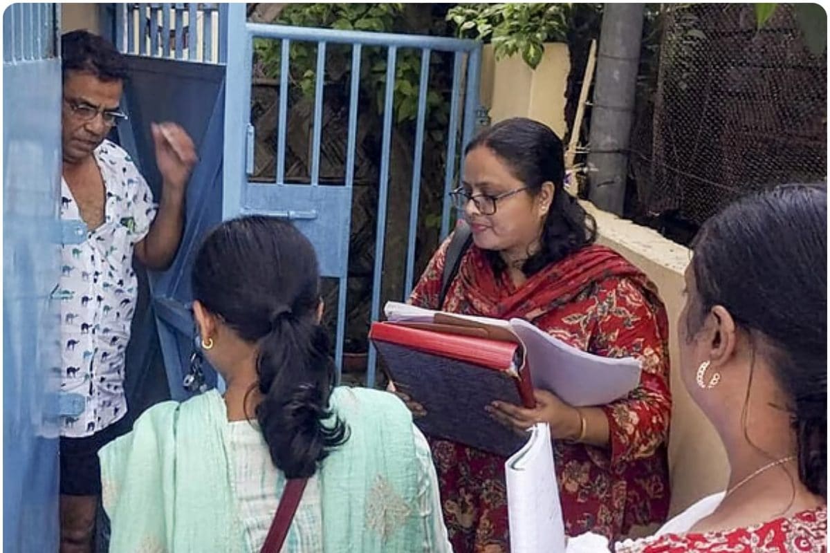 SIR को लेकर पश्चिम बंगाल में BLO ने किया ऐसा काम चुनाव आयोग दे दी चेतावनी