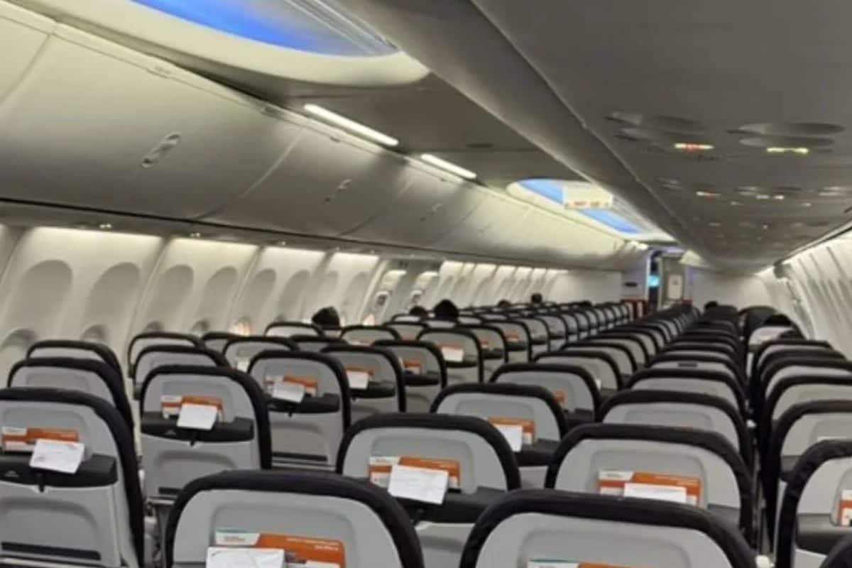 प्लेन में चढ़ते ही छक कर पी शराब फिर एयर होस्टेस को देखते ही हुआ बेकाबू फिर