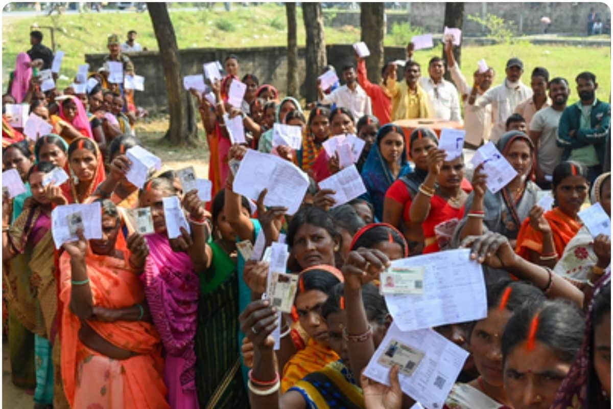 बिहार में महागठबंधन को पता भी नहीं चला कैसे जनता ने उनकी जड़ें खोद दीं