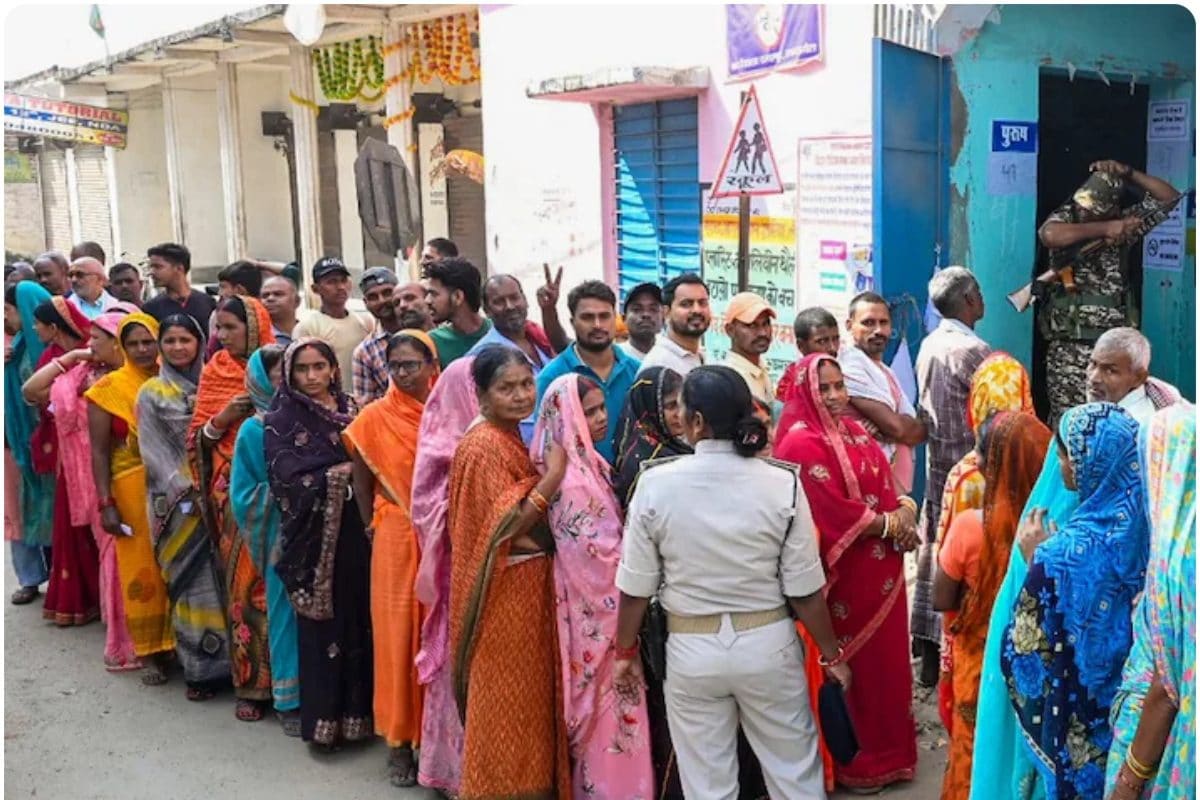 वोट चोरी के आरोपों के बीच बिहार में बंपर वोटिंग सही मायने में लोकतंत्र की जीत