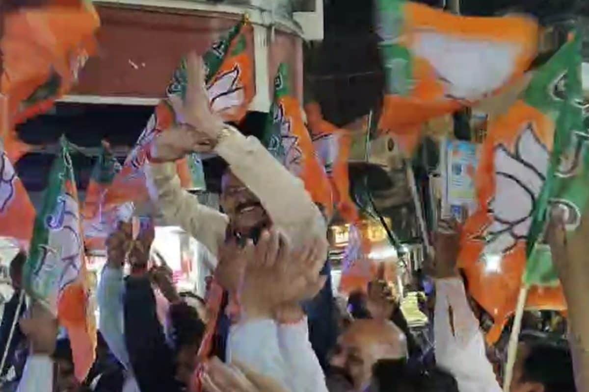 NDA की ऐतिहासिक जीत पर छत्तीसगढ़ में जश्न, CM ने दी बधाई, मंत्री ने किया डांस