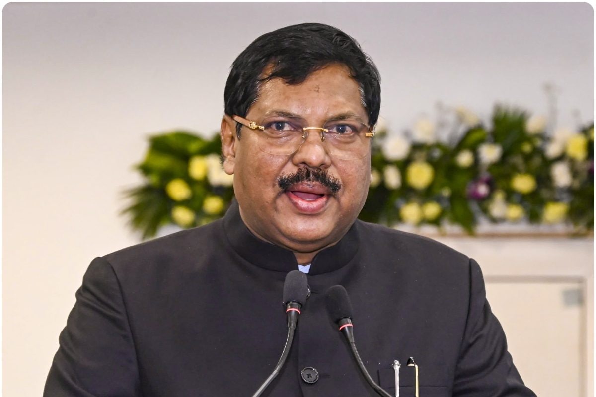 अदालतों के पास न तो तलवार की ताकत है और न ही CJI बी आर गवई क्यों बोले