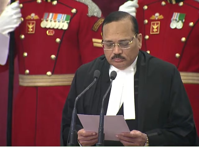 जस्टिस सूर्यकांत बने 53वें CJI, नौसेना को मिला साइलेंट सबमरीन किलर माहे जस्टिस सूर्यकांत बने 53वें CJI, नौसेना को मिला साइलेंट सबमरीन किलर माहे