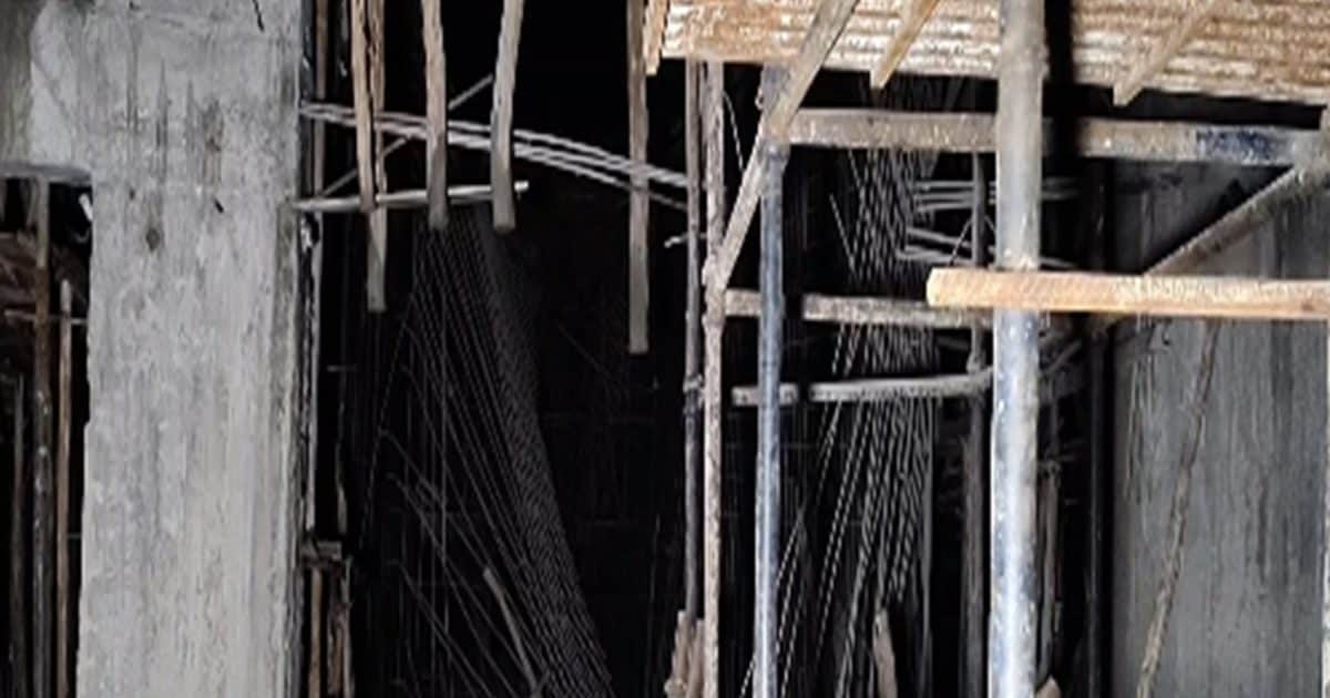 निर्माणाधीन इंडोर स्टेडियम में हादसा, 1 मजदूर की मौत, 3 साथी घायल