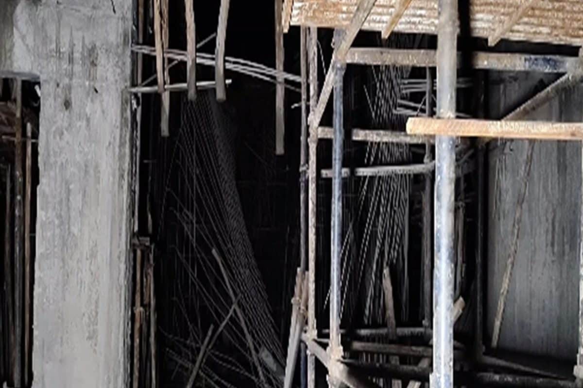 निर्माणाधीन इंडोर स्टेडियम में हादसा 1 मजदूर की मौत 3 साथी घायल