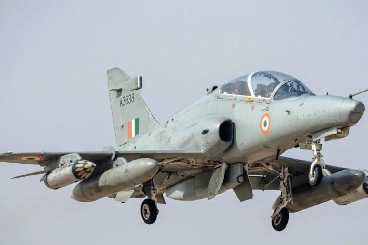 चेन्नई में विमान हादसा भारतीय वायुसेना का ट्रेनर विमान क्रैश पायलट सुरक्षित