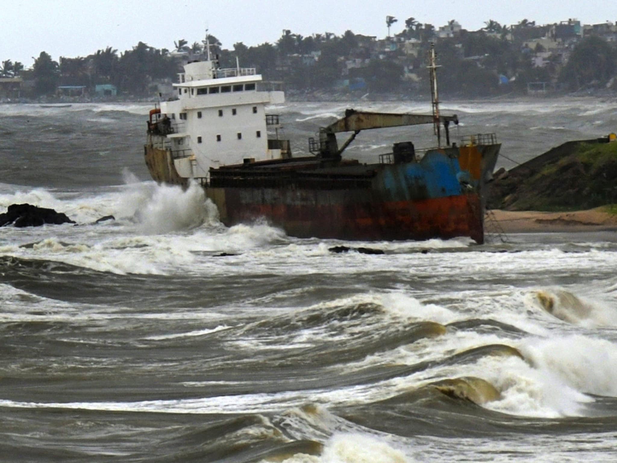 Cyclone Ditwah: 5 राज्यों में मूसलाधार बारिश का अलर्ट दिल्ली के लिए बुरी खबर
