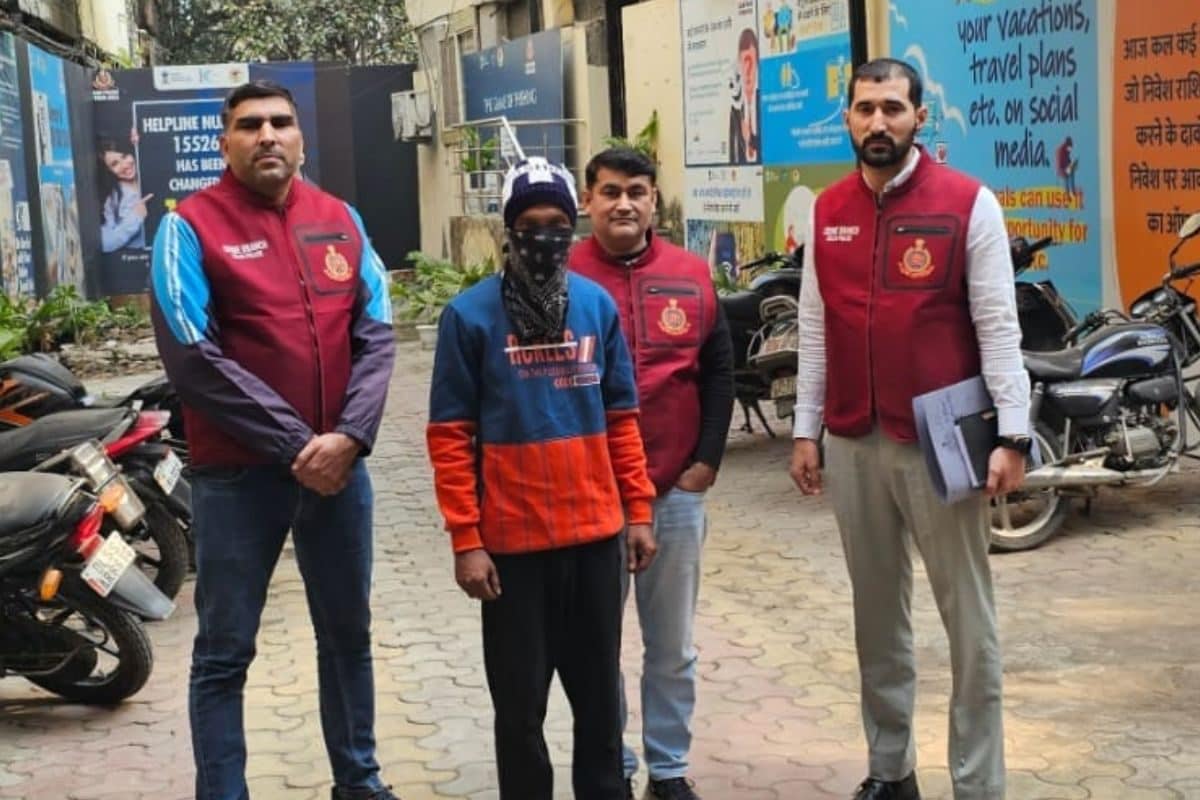 अनपढ़ लड़के ने भिड़ाया कमाई का जुगाड़ बस एक कॉल से कमाए 49 लाख अब हवालात में