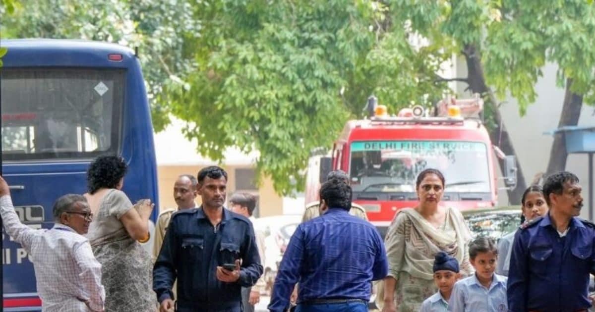 दिल्ली में फिर खलबली! साकेत, रोहिणी, पटियाला हाउस कोर्ट में बम धमाके की धमकी