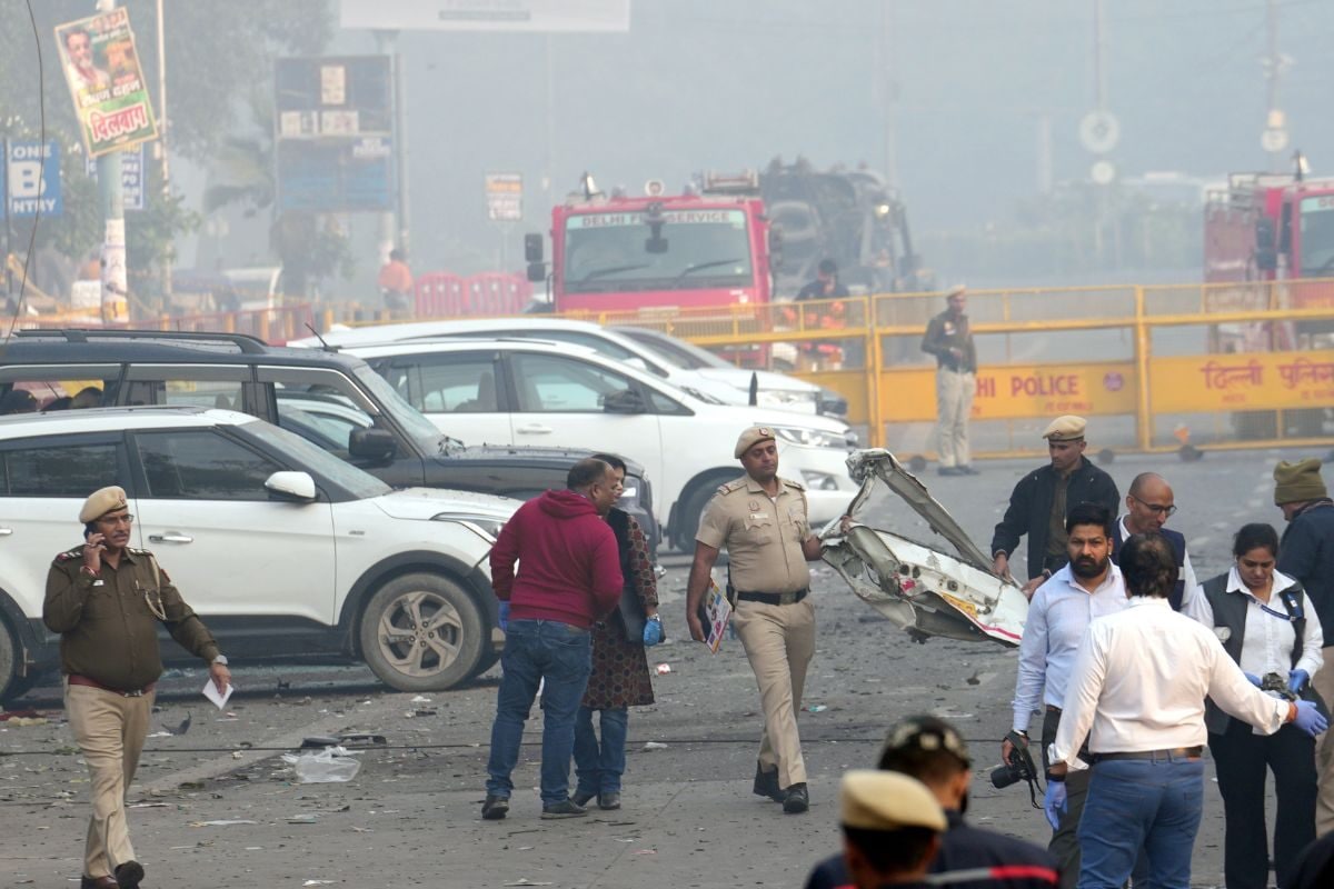 दिल्ली धमाके के 2 दिन बाद टीन शेड पर मिला कटा हाथ 200 मीटर दूर कैसे पहुंचा