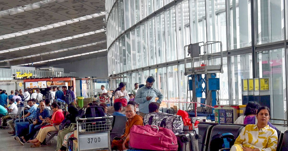 लंबी वेटिंग, विमान लेट और...IGI से क्यों टेकऑफ-लैंड नहीं हो पा रहीं फ्लाइट्स?