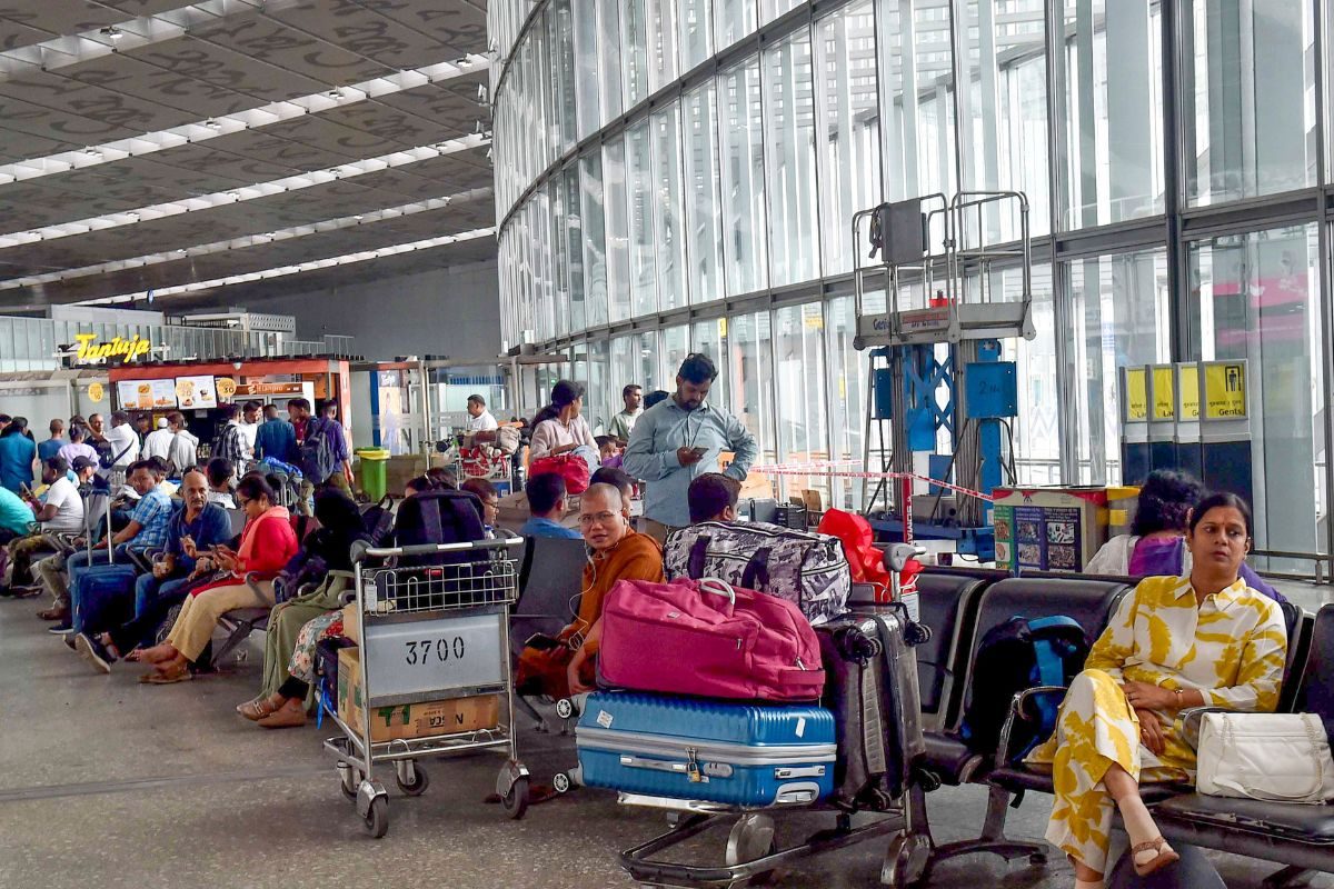 लंबी वेटिंग विमान लेट औरIGI से क्यों टेकऑफ-लैंड नहीं हो पा रहीं फ्लाइट्स