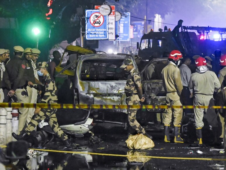Lal Quila Blast, लाल किला धमाका, Delhi blast investigation, दिल्ली धमाके की जांच, NIA probe, एनआईए जांच, i20 car blast, आई20 कार धमाका, NIA Terror Investigation, i20 Car Road Map, delhi blast Terrorist Lunch Spot, Red Fort blast latest updates, I20 Car kiski thi, Dhamake Se Pehle kaun shakhs gaadi se hgaya utar,dr Umar Adil Ka Roll, nia Jaanch Me kya huwa Khulasa