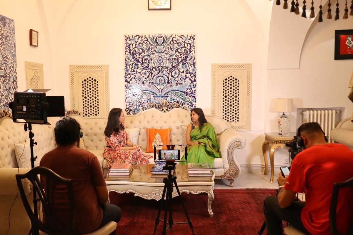 वह महिला IFS अधिकारी जिसके कपड़े उतारकर अमेरिका में ली गई थी तलाशी