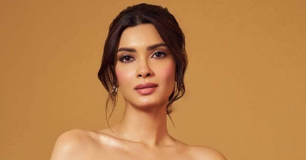 Newly appointed actress replaced in the first film, yet her debut became a super hit, showed frankness on age gap romance