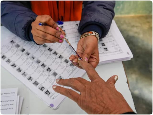 SIR ने पकड़ी गिरफ्तार; 12 राज्यों और UTs में 3.7 करोड़ से अधिक फॉर्म वोटर्स को