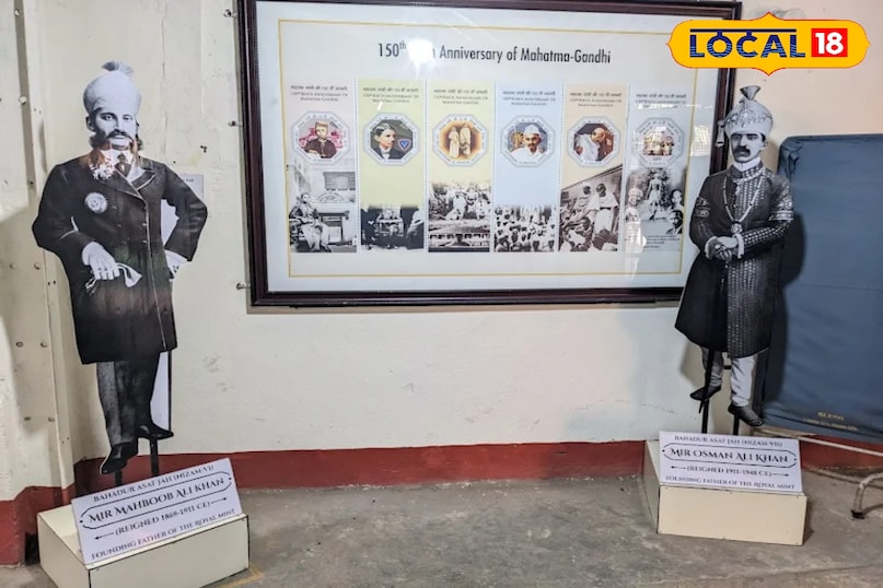 म्यूज़ियम का इतिहास इस भवन का निर्माण 1903 में हैदराबाद के निज़ाम मीर महबूब अली खान ने करवाया था। प्रारंभ में यहाँ सिक्के ढाले जाते थे और यह भारत का पहला ऐसा स्थान था जहाँ मशीनों द्वारा सिक्के बनाए जाते थे। साल 2022 में इसे एक संग्रहालय में बदल दिया गया, ताकि लोग भारत के मुद्रा इतिहास से परिचित हो सकें। म्यूज़ियम का इतिहास इस भवन का निर्माण 1903 में हैदराबाद के निज़ाम मीर महबूब अली खान ने करवाया था। प्रारंभ में यहाँ सिक्के ढाले जाते थे और यह भारत का पहला ऐसा स्थान था जहाँ मशीनों द्वारा सिक्के बनाए जाते थे। साल 2022 में इसे एक संग्रहालय में बदल दिया गया, ताकि लोग भारत के मुद्रा इतिहास से परिचित हो सकें।