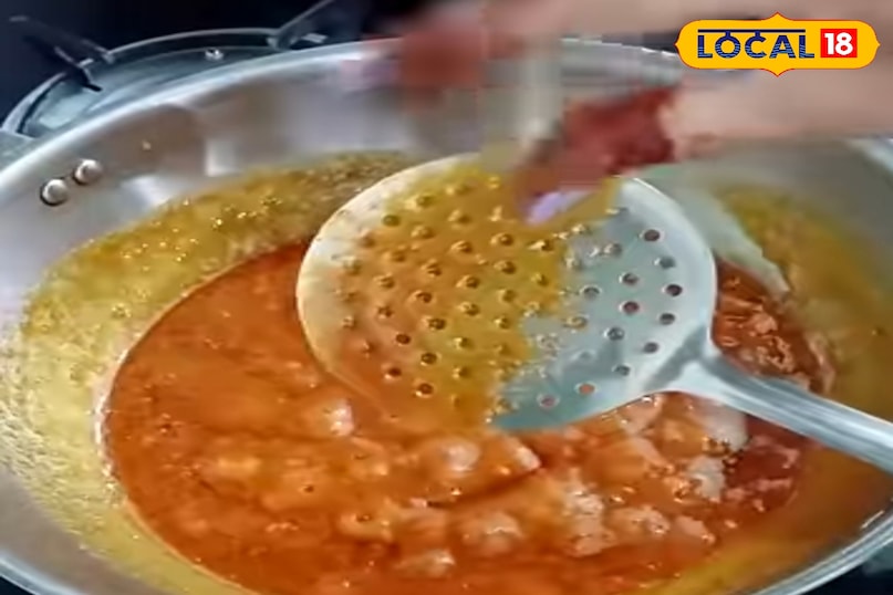 फिर एक कढ़ाई मे गुड़ की चासनी त्यार करे 